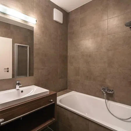 Apartment Centre *